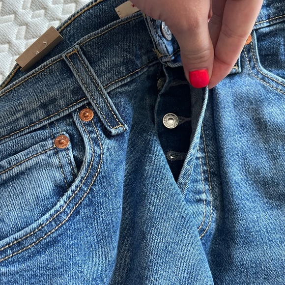 Levis Wedgie Straight 31x28 - Picture 4 of 4